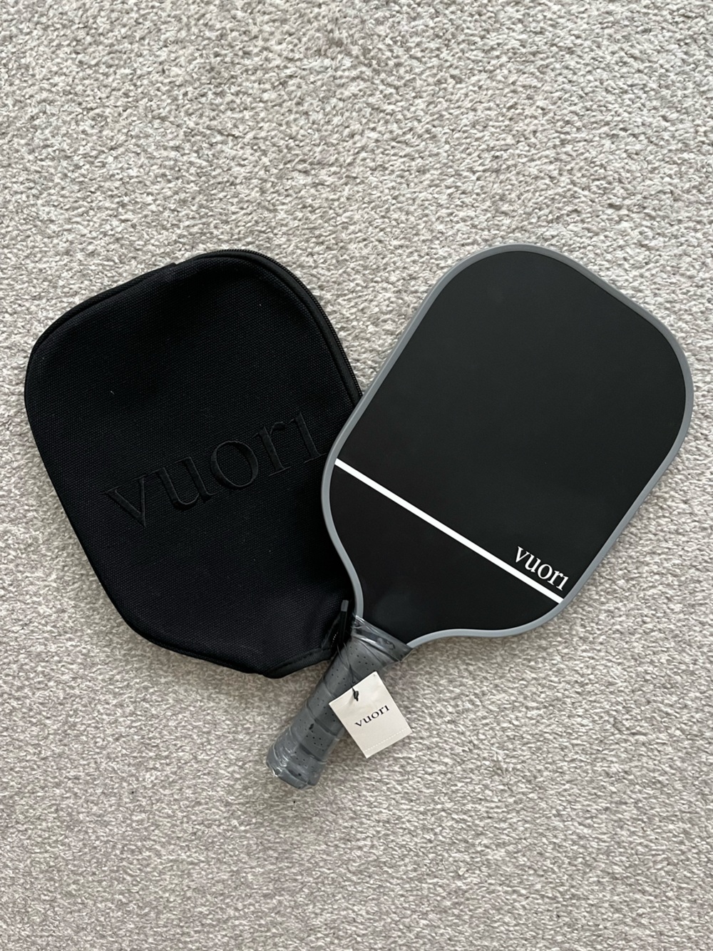 NWT Vuori Black Pickleball Paddle with Zip Cover Unisex